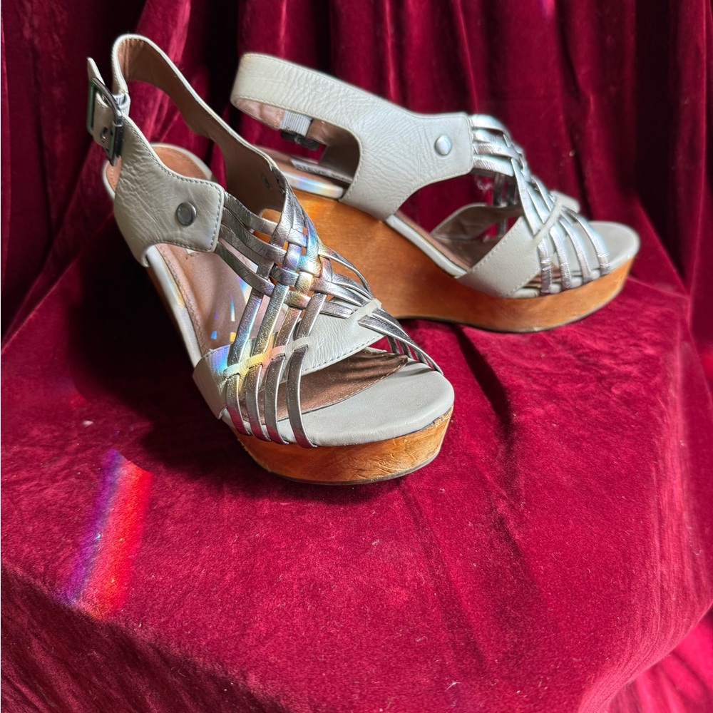 Steve Madden Tan and Silver Wedges